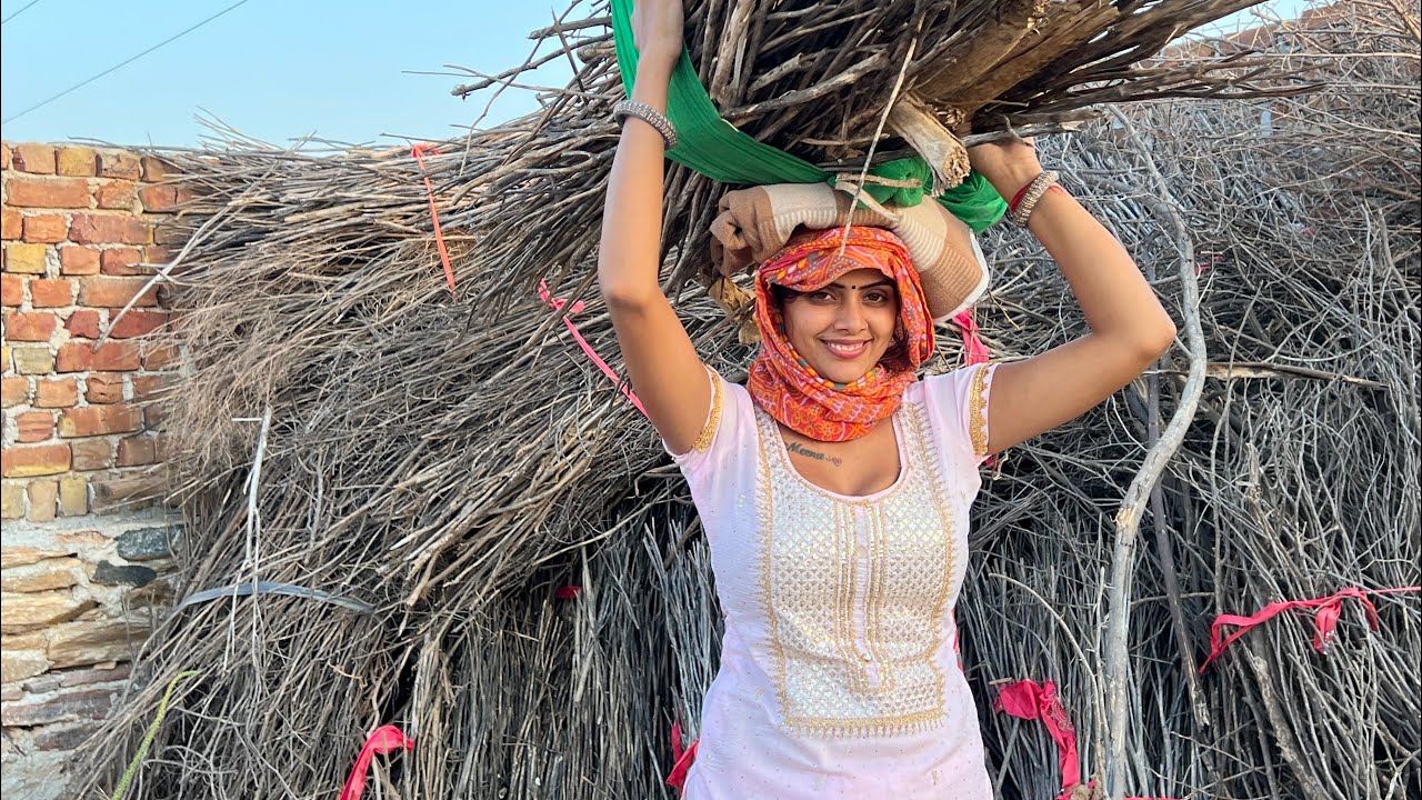 घर का सारा काम  करके खेतों में से  ईंधन लेने गई 🥰🥰♥️#video #desi #meenu #trending #youtube #vlog