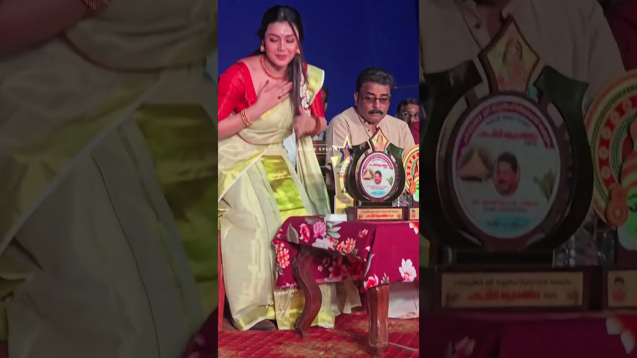 നടി മോക്ഷയെ പറപ്പൂർക്കര ക്ഷേത്രത്തിൻ്റെ വേദിയിൽ പരിചയപ്പെടുത്തുന്നു #moksha  #actress  #celebrity