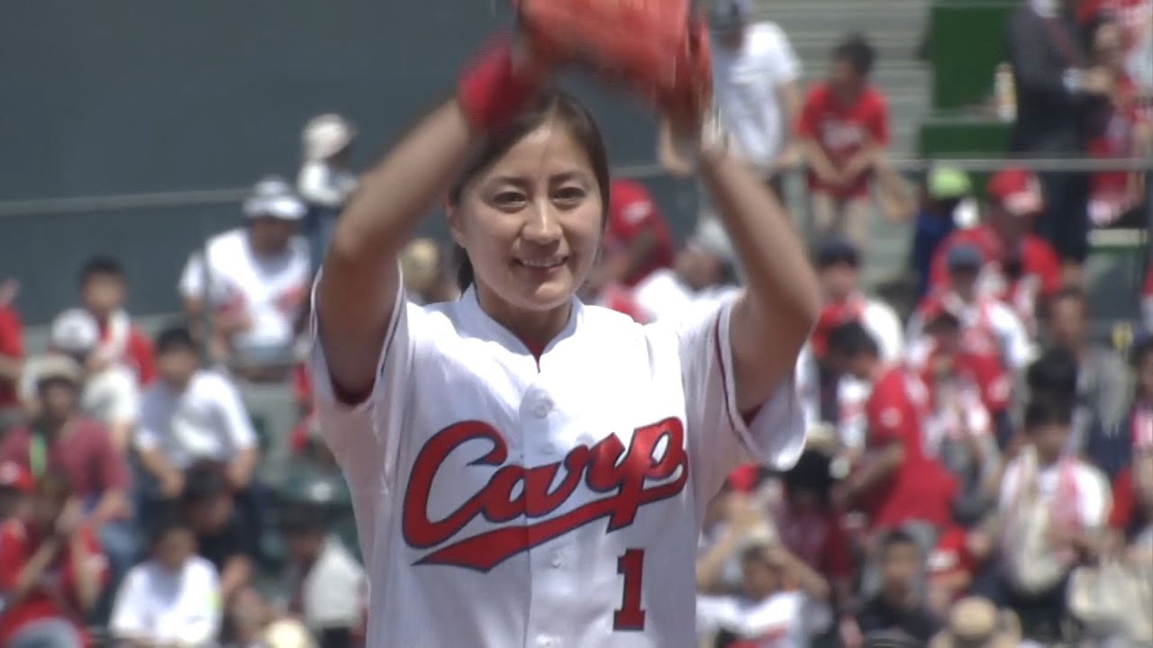 スノーボードアルペン選手 竹内智香 始球式 2018/5/12 広島 vs. 阪神＠マツダスタジアム