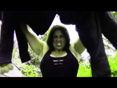 العملاقة الدبابة البشرية Giant big monster she hulk laurie steele