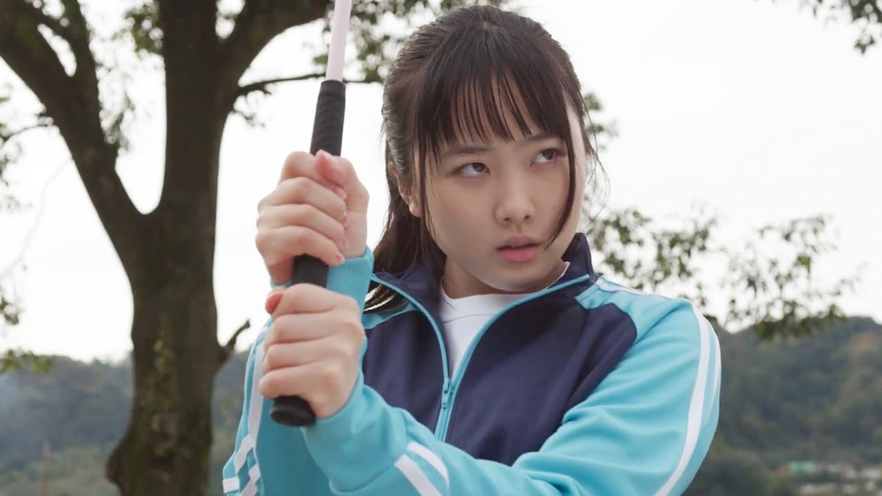 本田望結、鬼の形相でスパルタレッスン！「オイ、ジジィ！」／映画『それいけ！ゲートボールさくら組』本編映像