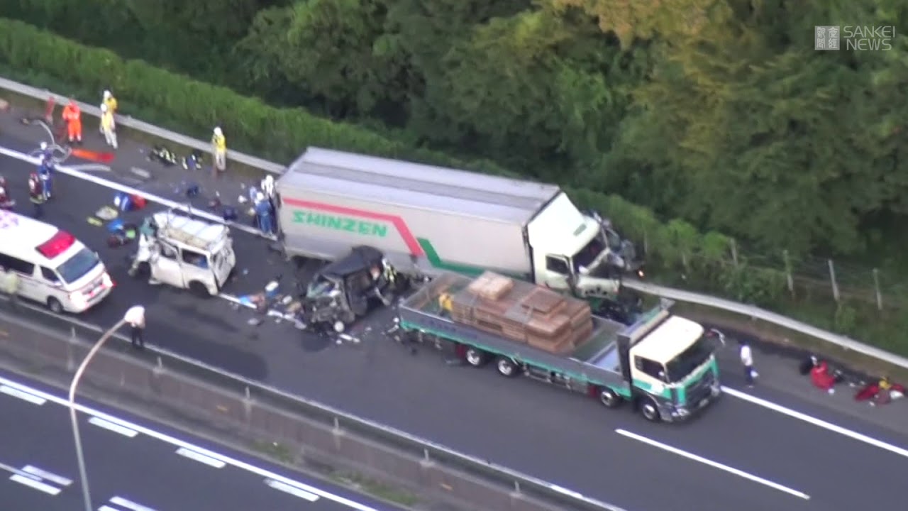 名神高速で多重事故