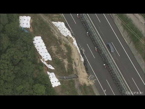 四日市市内で新名神高速ののり面が崩れ、下り線一部通行止め