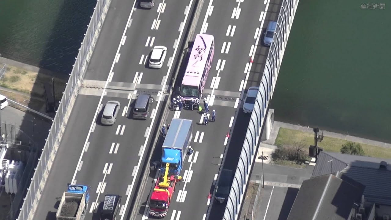名神で多重追突事故