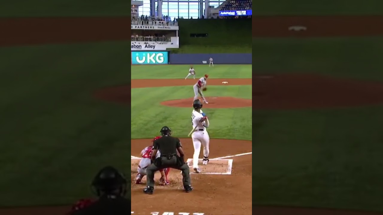 大谷翔平 対マーリンズ戦に3番ピッチャーのリアル二刀流で先発出場。#Shorts