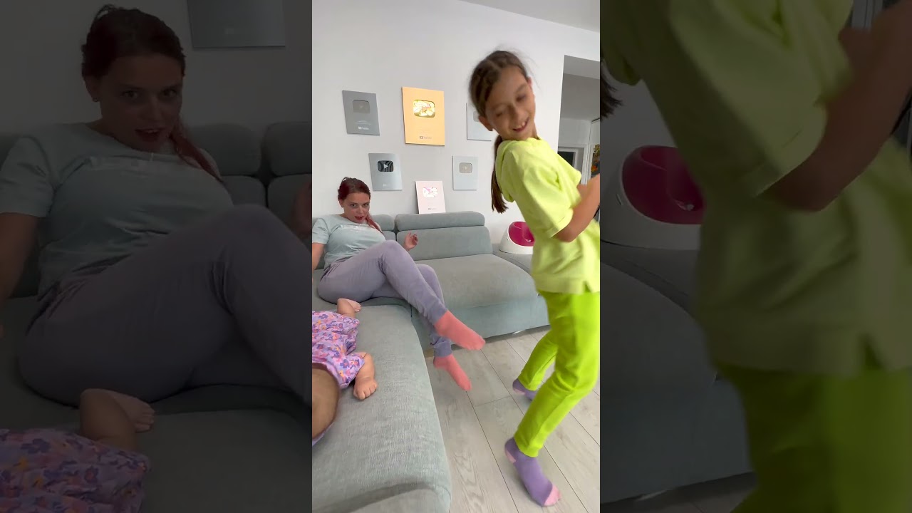 👧🏻 MAMA ÎI Pupă FUNDULEȚUL lui ARI 👶 Vrea și Mara, Teo Bri #shorts #viral #marashorts