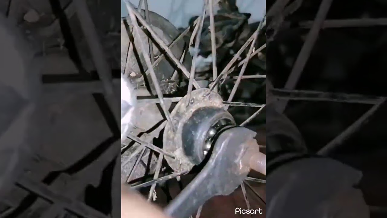 😎 Repair and replacement of back hub ball bearing 👌 / #Bike service #shorts #viral