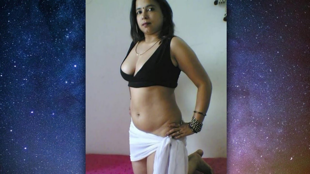 भाभी saree ka strip tease jab पति घर ma nahi hai, sexy hot pose de rahi देवर ke liye