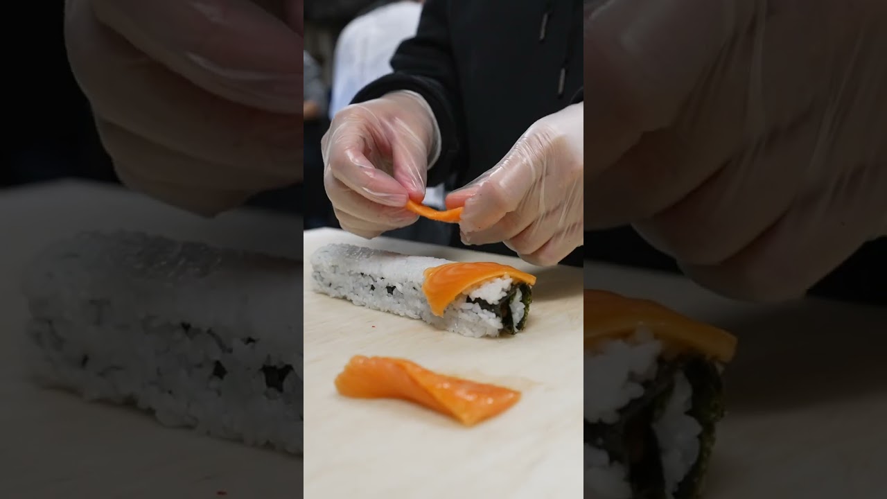🎊 SPIN THE WHEEL! Everybody! Seaweed Salmon Roll!
