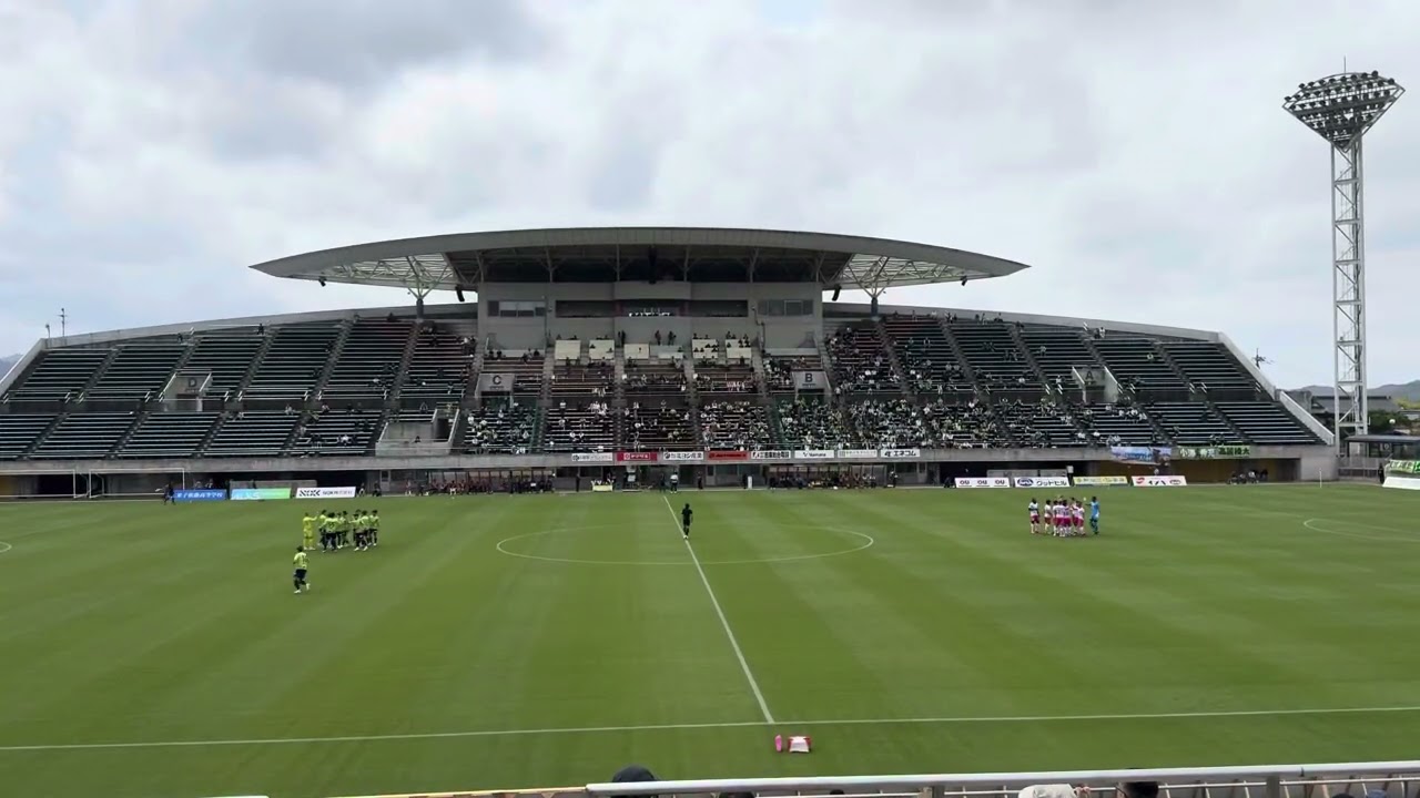 ガイナーレ鳥取 vs 栃木シティFC 後半前の円陣@バードスタジアム 2025年5月31日