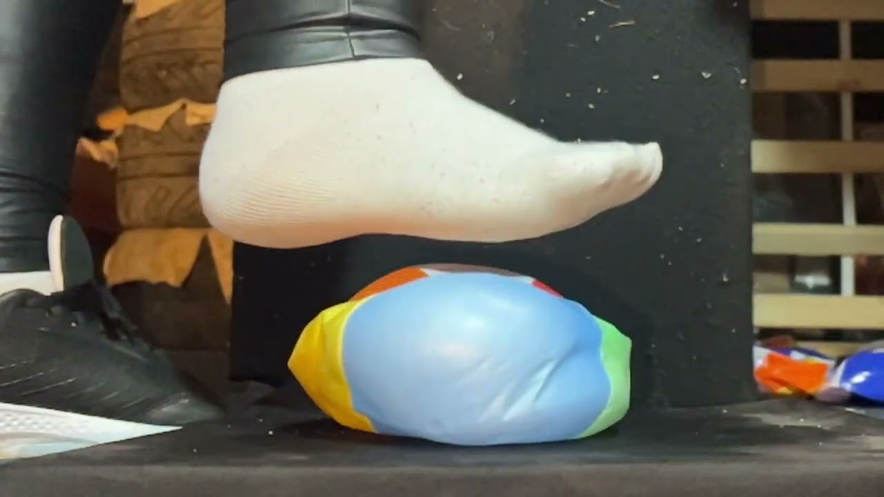 100kg BBW stomps 5 Beachballs!