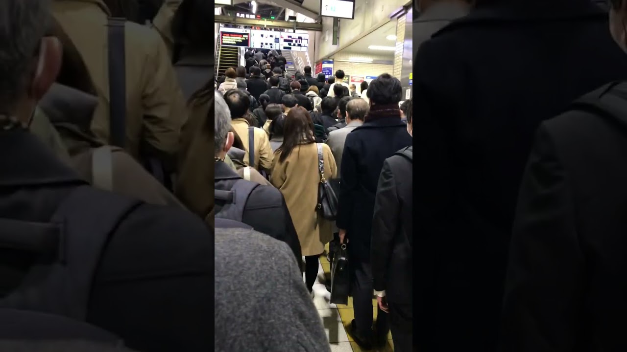 12/26西武新宿線遅延で高田馬場駅大混雑 エスカレーター封鎖