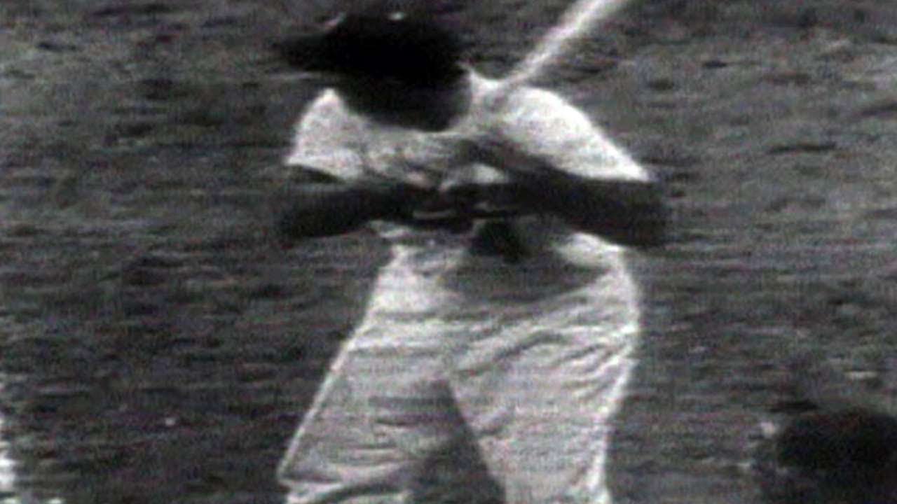 1952 WS Gm6: Duke Snider hits two solo home runs