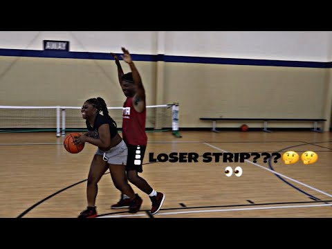 1v1 BASKETBALL AGAINST CUTE GIRL 👀*LOSER STRIPS*