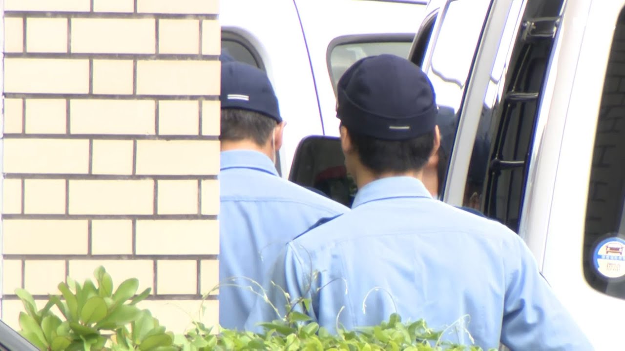 東名に車転落事故起こし児童2人残し逃走 無免許運転などの疑いで逮捕された47歳男を送検＝静岡県警