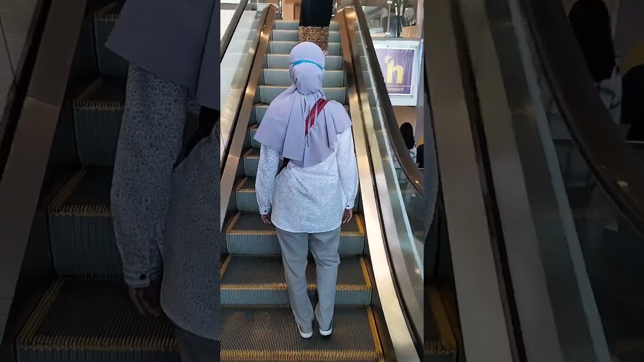 2 Jenis Tangga Berjalan