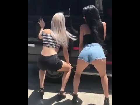 2 novinhas dançando funk