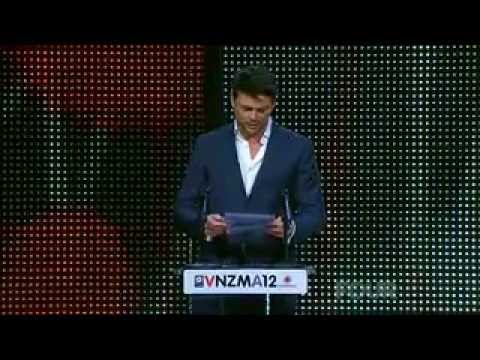 2012 NZ Vodafone Music Awards - Karl Urban - Presents Best Music Video