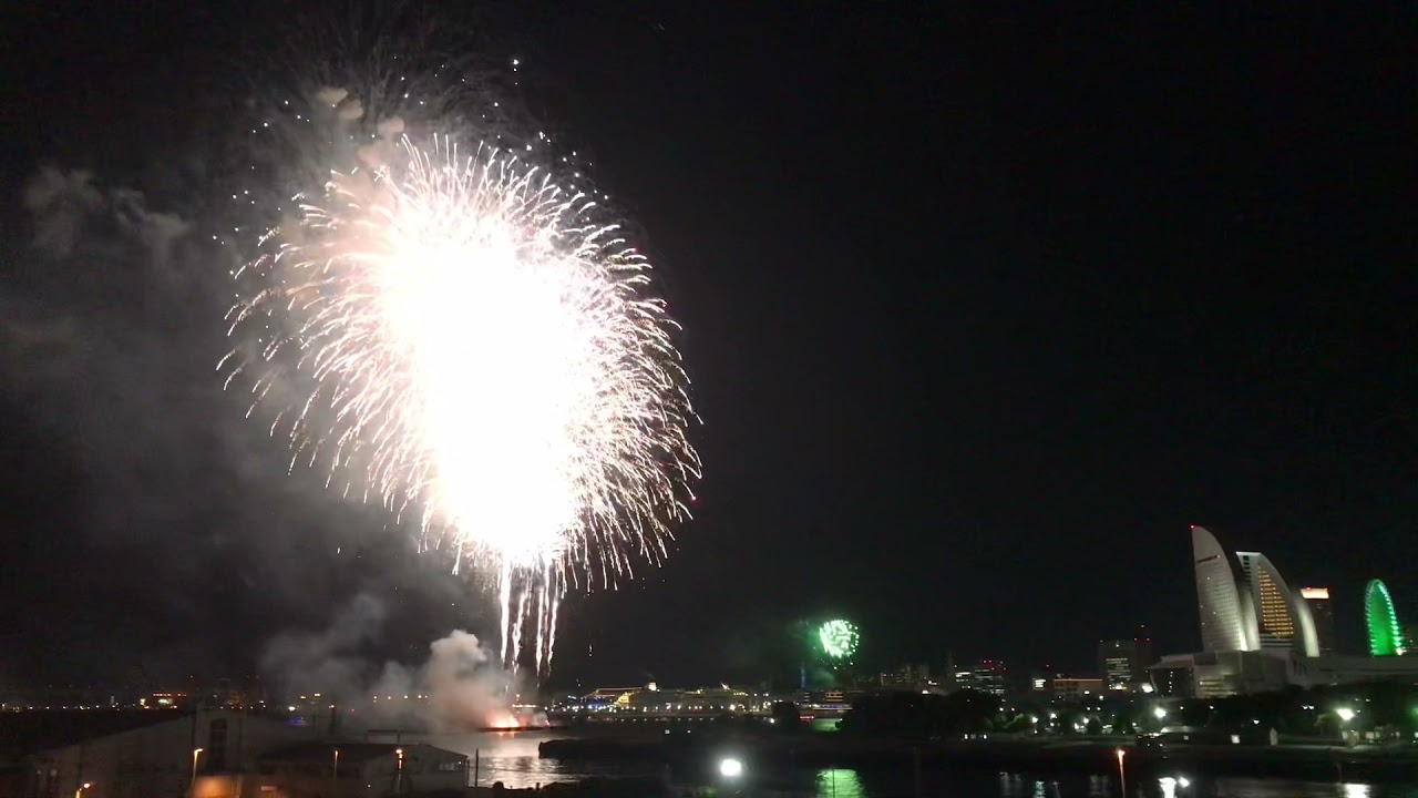 横浜開港祭2021 花火大会フィナーレをながめる