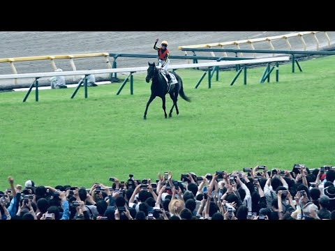 【日本ダービー2025】川田ら騎手仲間たちから祝福される北村友一 喜びを爆発させたウイニングラン！クロワデュノール【現地】