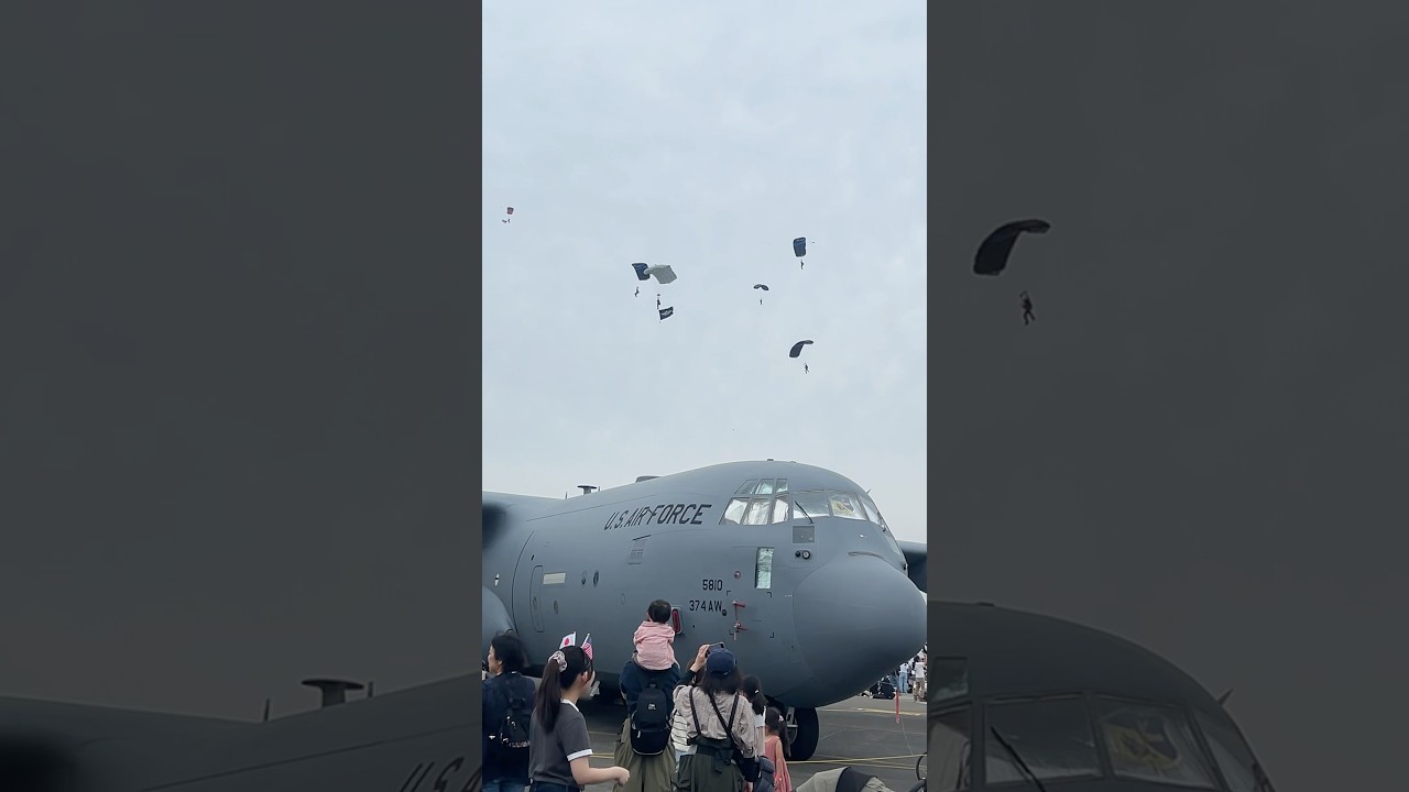 横田基地友好祭2025の空挺降下、盛り上がった〜！😄