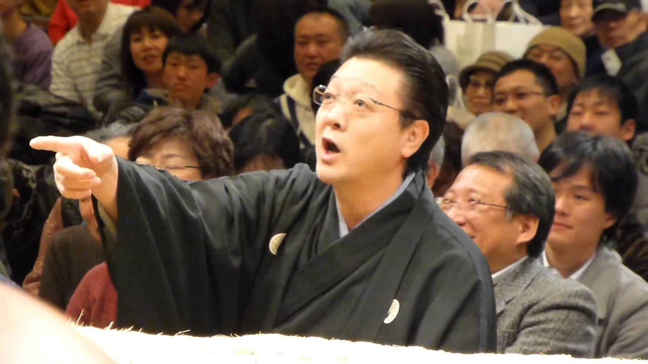 伊勢ヶ濱親方ったら物言いの協議説明で間違えちゃった！(平成26年2月9日、第38回大相撲トーナメント)