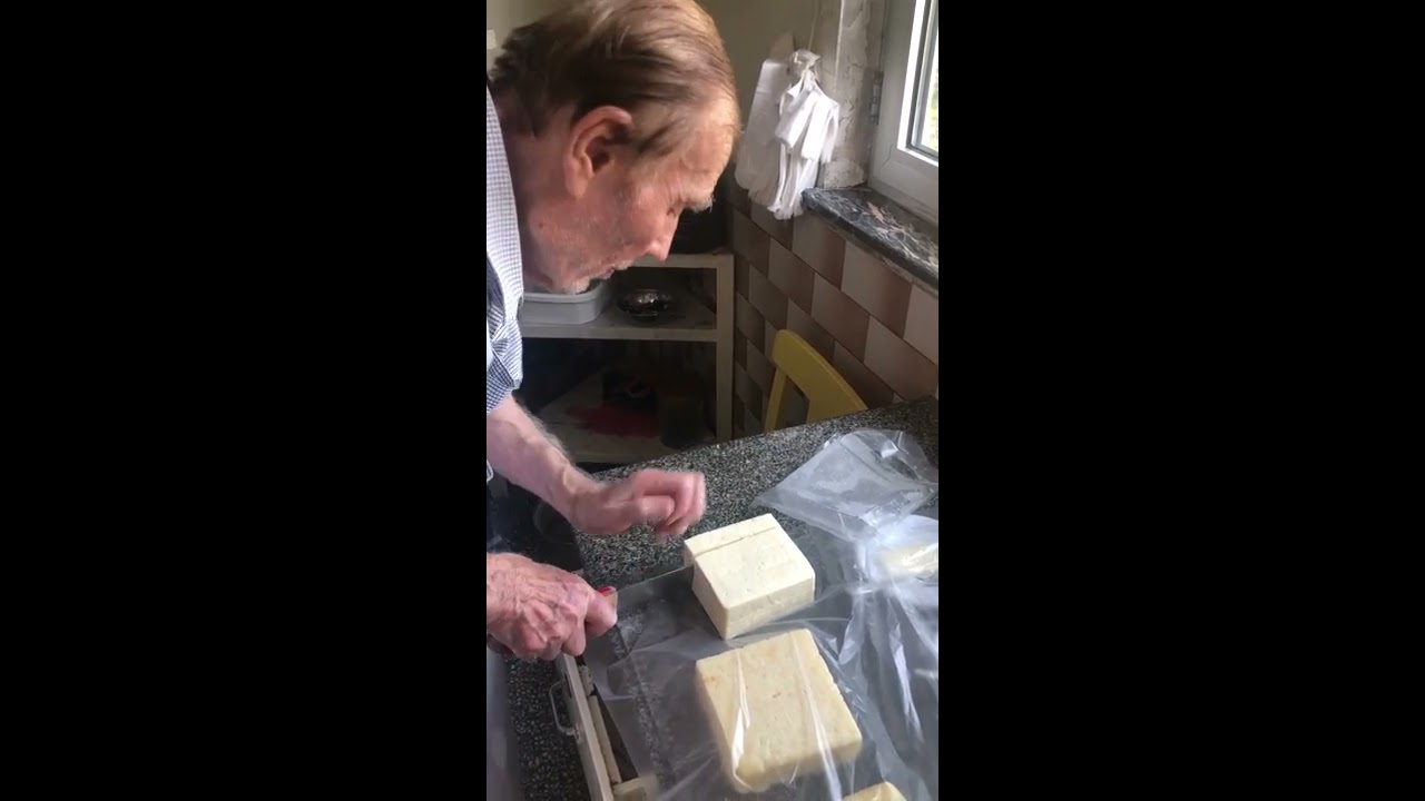 88 Yaşında Ömrünü Mesleğine Adamış, Eşref Amca