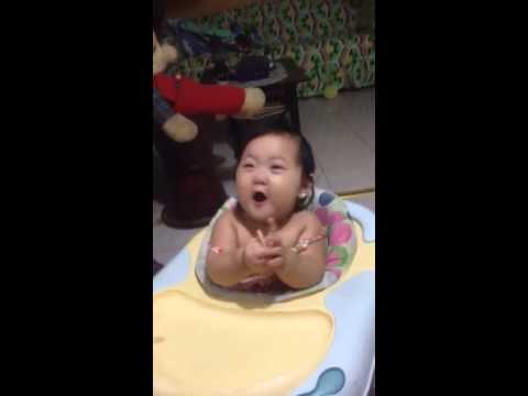 9 months old baby Tifa dancing 