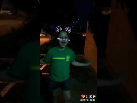 A  menina dançando funk    blenda