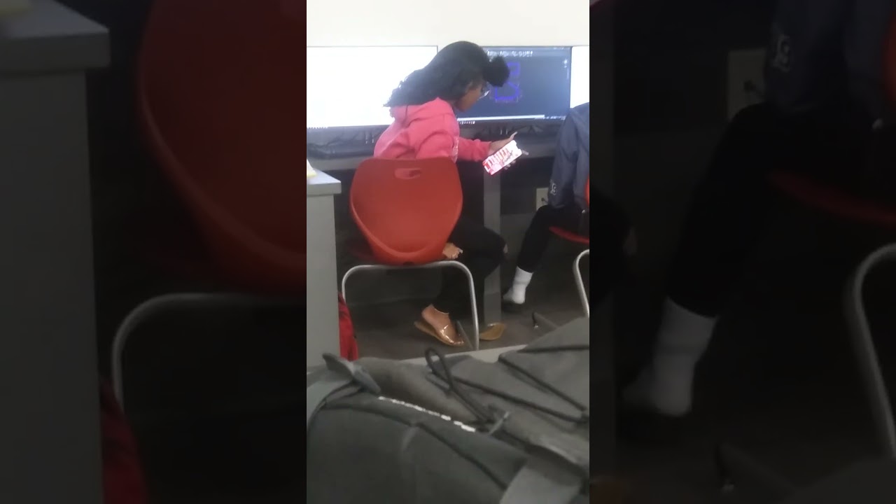 Aaliyah Candid Feet