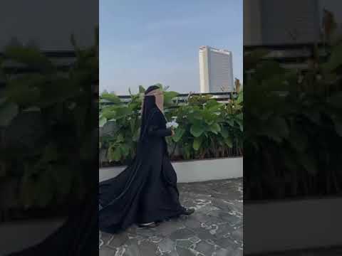 abaya walk
