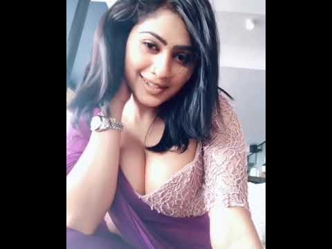 Actress clevage show