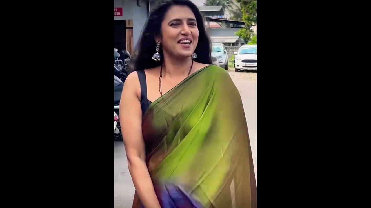 ##Actress Kasthuri Navel show 😋