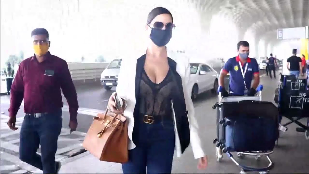 Actress Nora Fatehi Exposes cleavage in sexy hot outfit