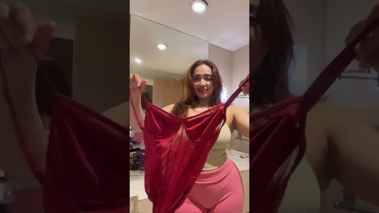 Aditi mistry hot live