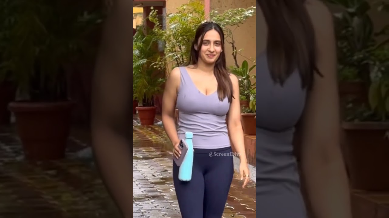 akansha ranjan kapoor showing her boobs #akansharanjankapoor  #akansharanjankapoor #fashion #fypシ゚