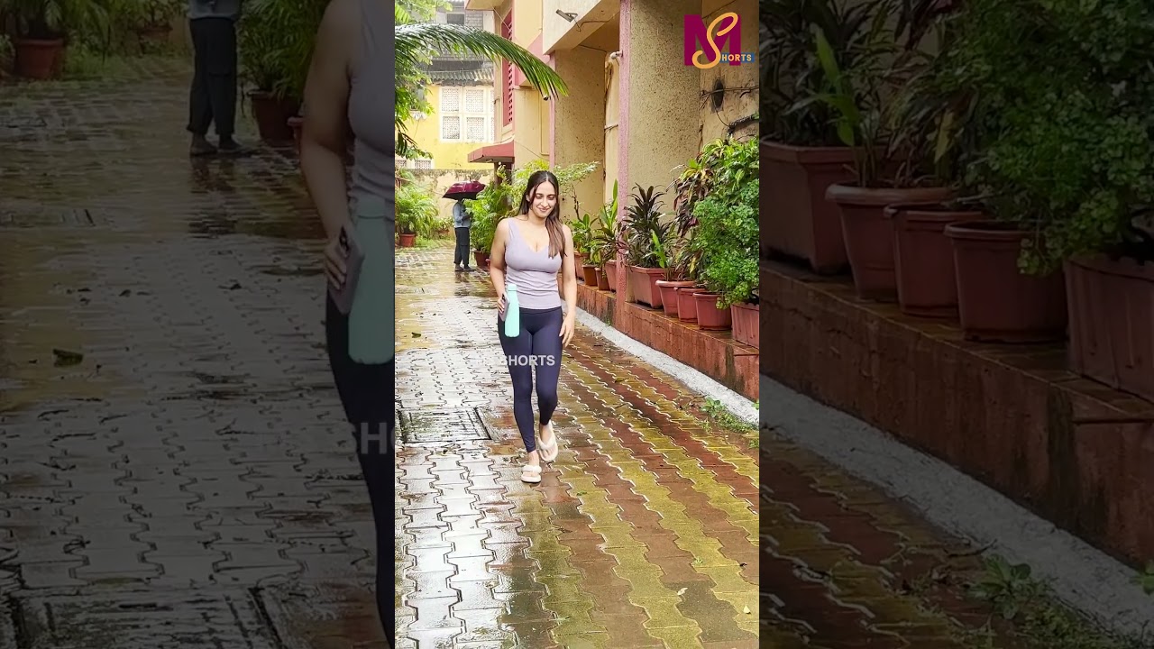 Akansha Ranjan Kapoor Spotted After Yoga In Bandra | #shorts #akansharanjankapoor