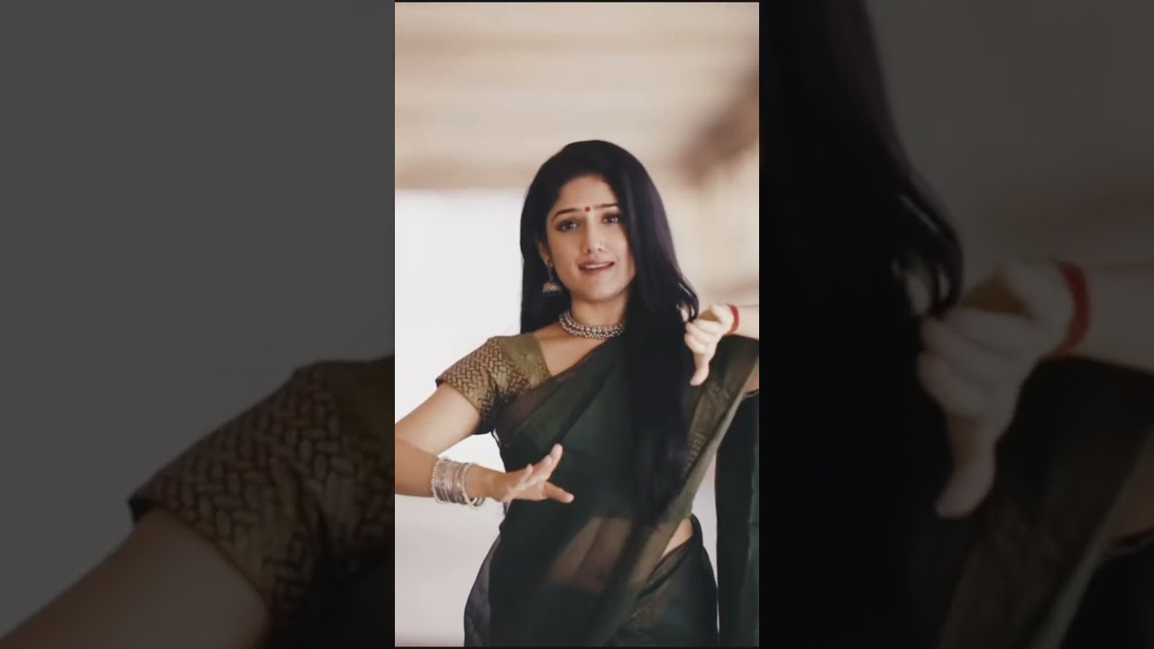 Akhila Sasindran Hot Navel Show || Hot Mallu Navel Show