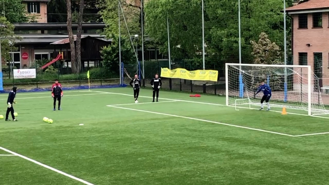 Alex Magni goalkeeper training