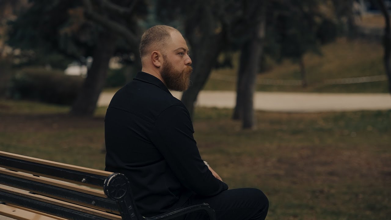 Ali Eren Çınar - Gitmemiş Gibisin Klip