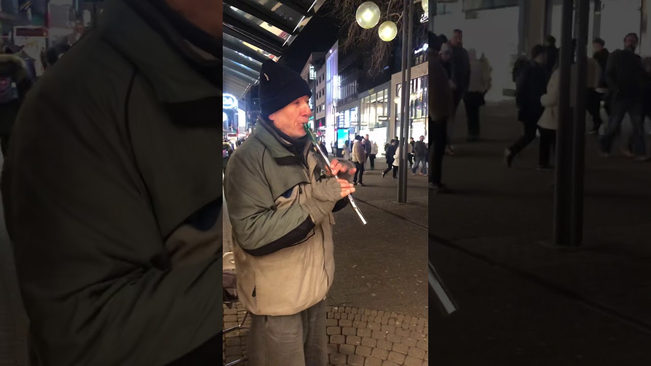 Almaniya kucelerinde Sari gelin ifasi. (KÖLN) #sokaksanatcilari
