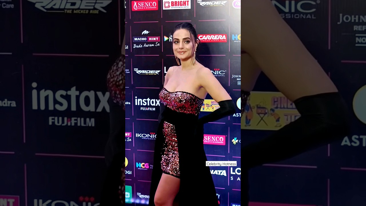 Amisha Patel Hot Sexy Look At Icon Award Show_#amishapatel #bollywood #gadar2 #ytshorts