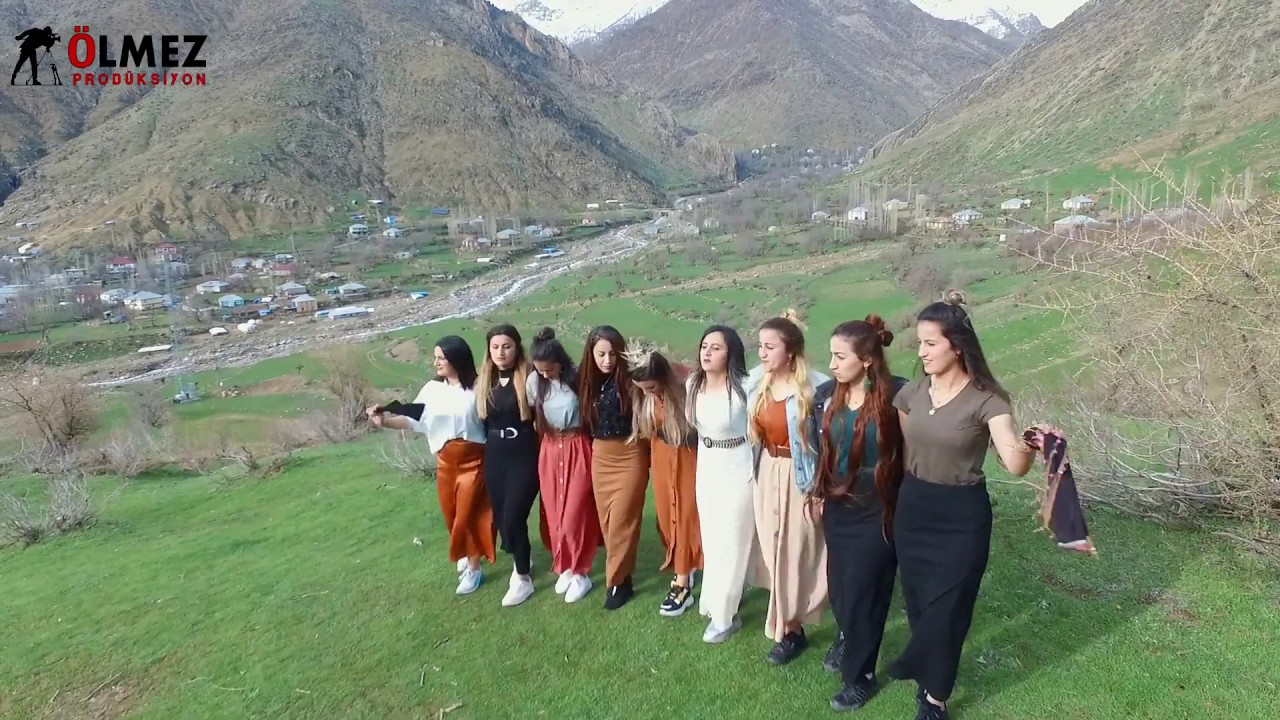 Andaç köyümüzün doğasıyla  mevsimiyle genç kızların  muhteşem halay performansı