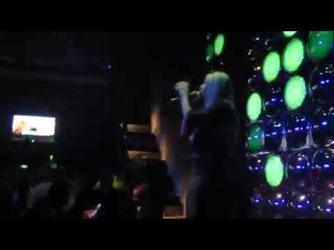 andrea peform the song 