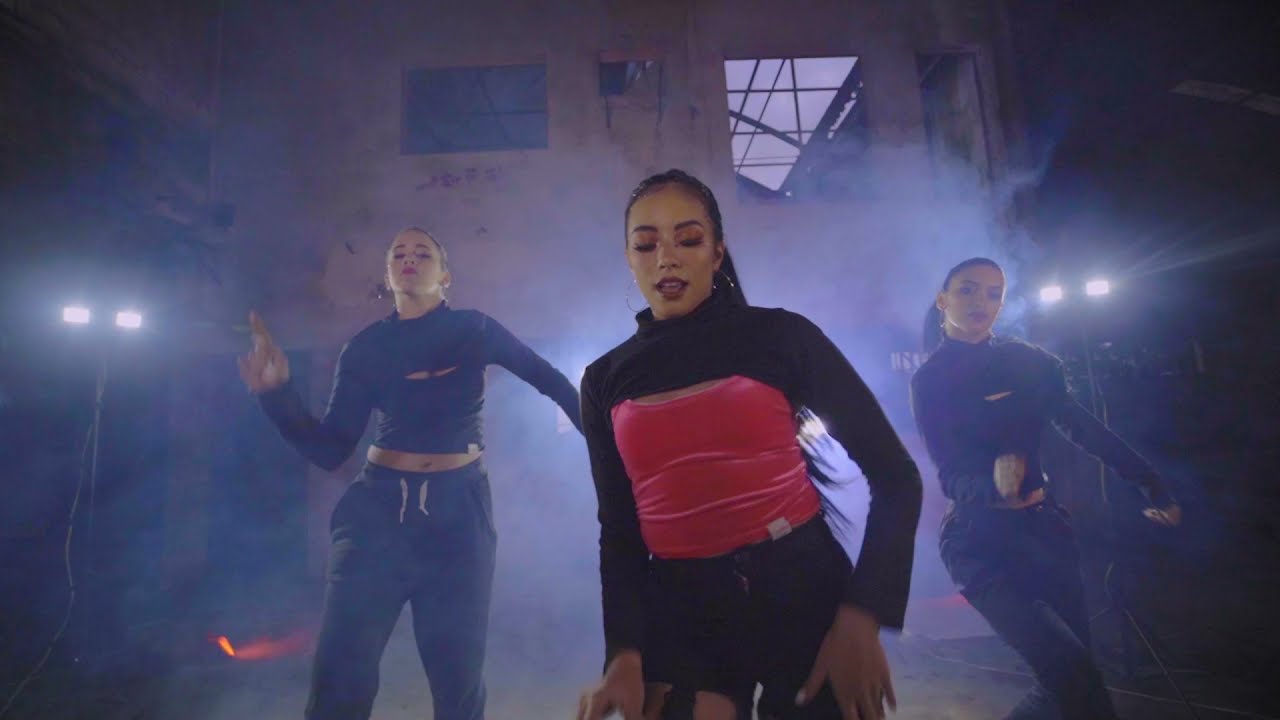 ANIMAL- MARIA BECERRA, CAZZU COREOGRAFIA EN FABRICA ABANDONADO