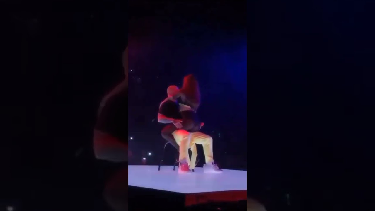 ANITTA Rebolando no Colo de J Balvin essa anitta 😍❤❤💥