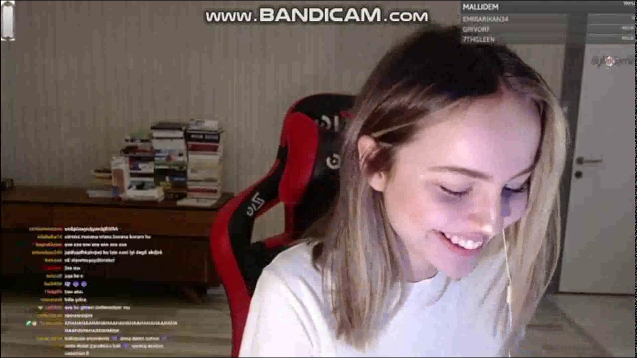 ANNA DENİZ FİNANSAL KÖLE EMRE'DEN GELEN MESAJI OKUYOR :) | 14.03.2020