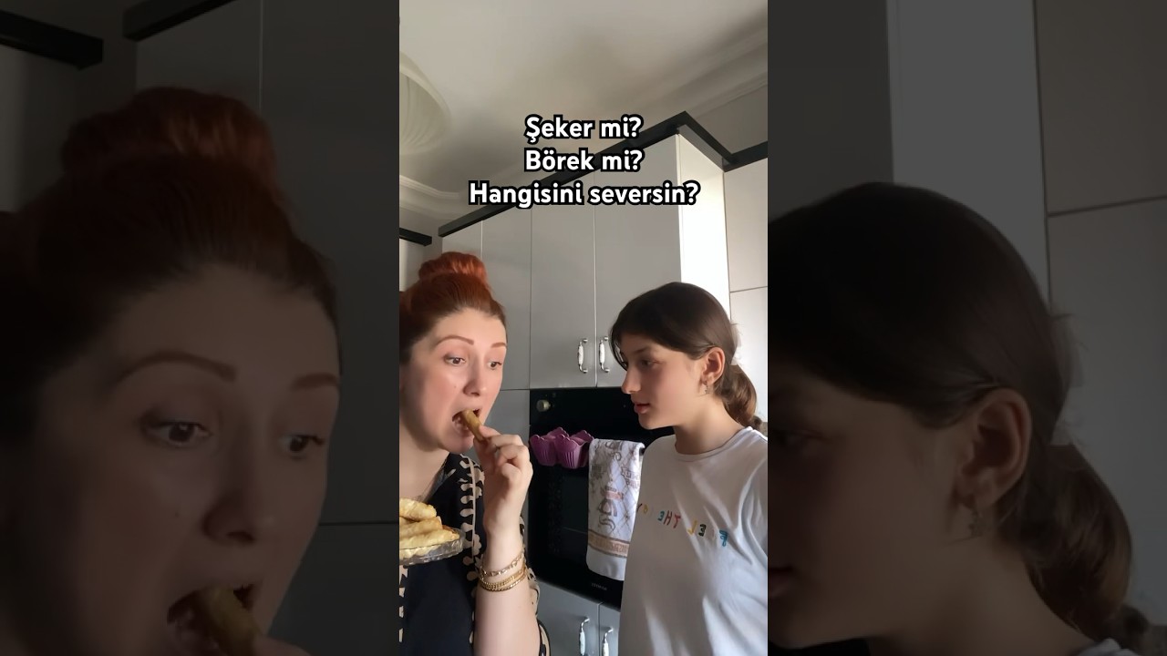 Annemi gizli börek yerken yakalayınca salağa yatmıştır 😂🤣😄😁😆