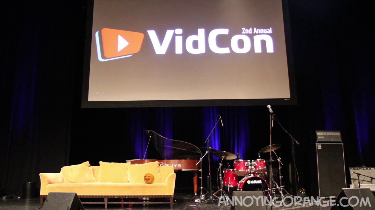 Annoying orange orange takes over VidCon. rare video found!