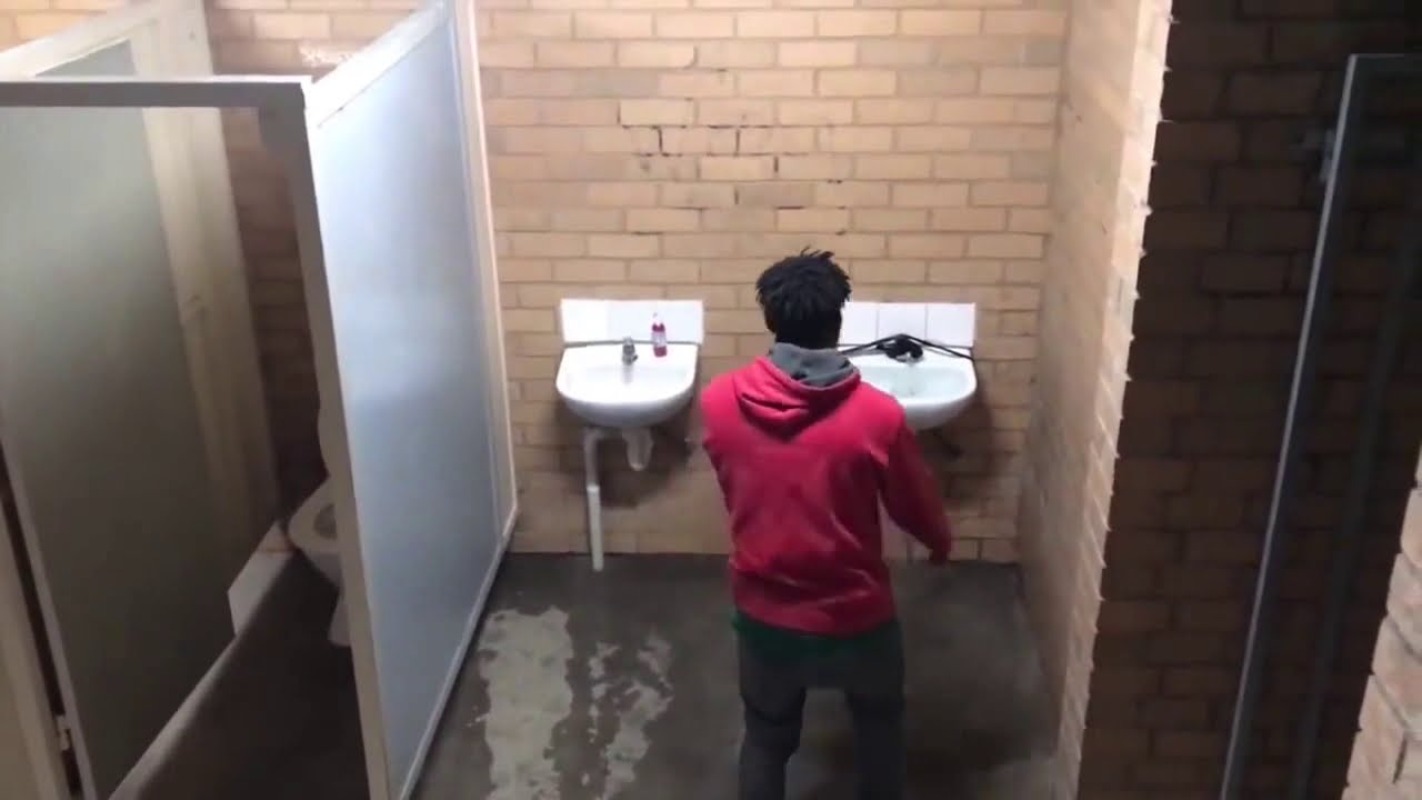 Aşırı Komedi korkunç